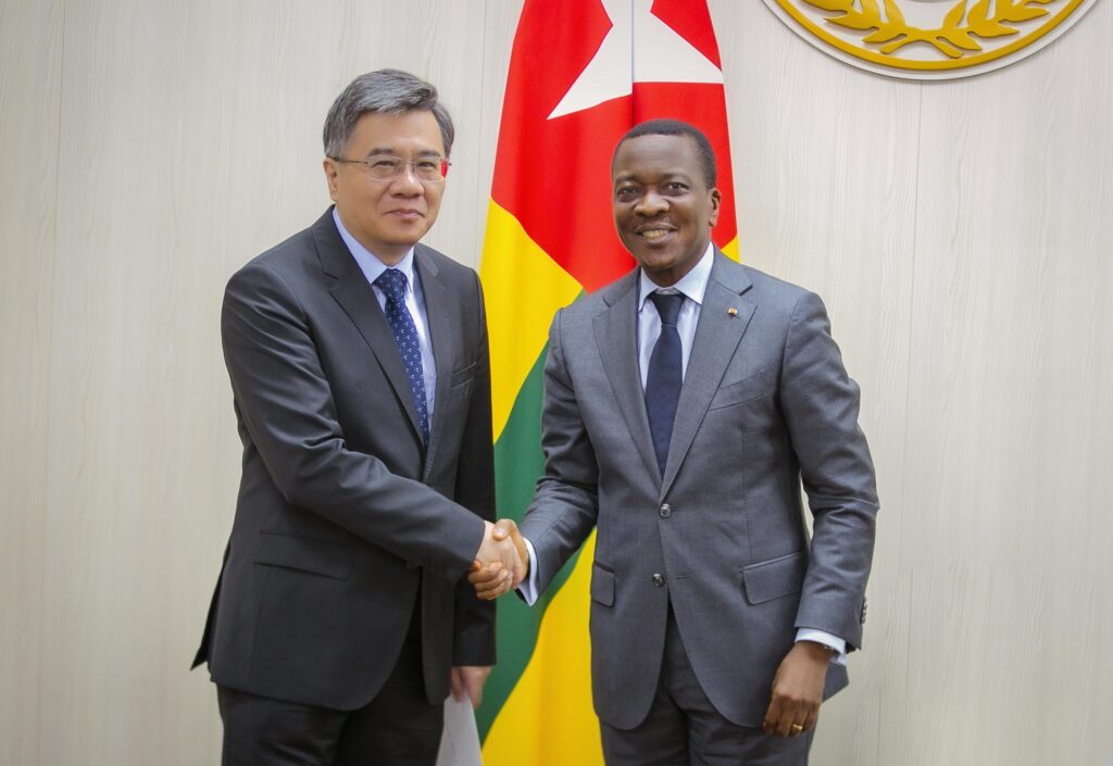 Le Président de l’Assemblée nationale Sévon-Tepé Kodjo Adédzé reçoit les félicitations du Comité Permanent de l'Assemblée Populaire nationale de Chine